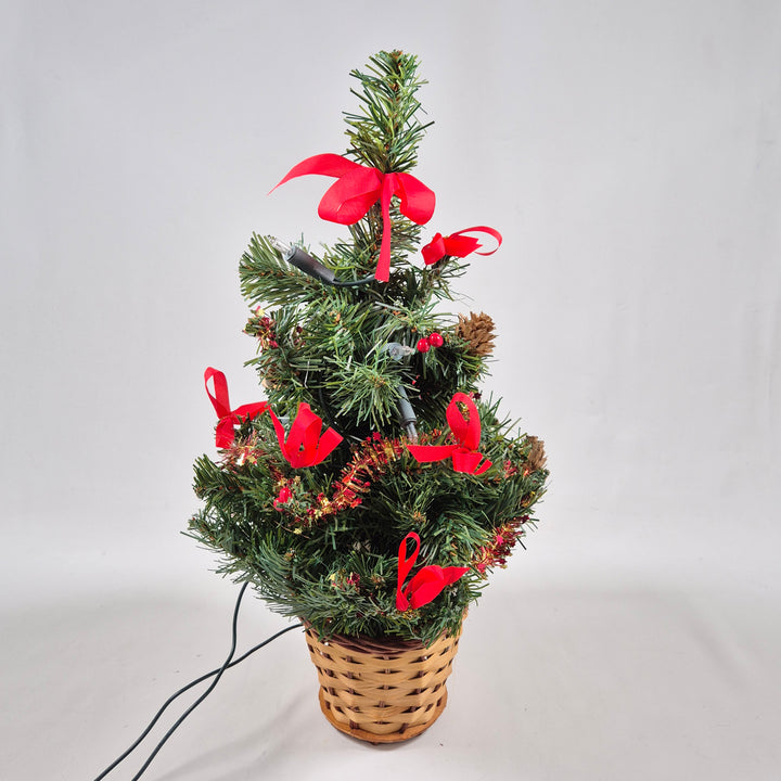 Charmig julgran i kruka med belysning