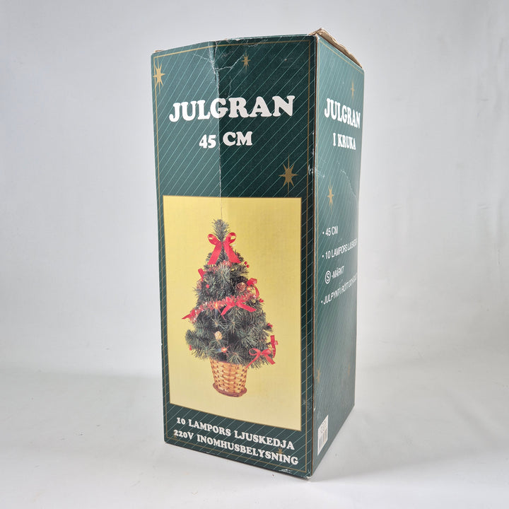 Charmig julgran i kruka med belysning