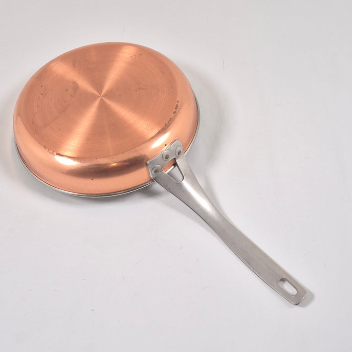 Elegant kopparstekpanna med rostfritt stålskaft