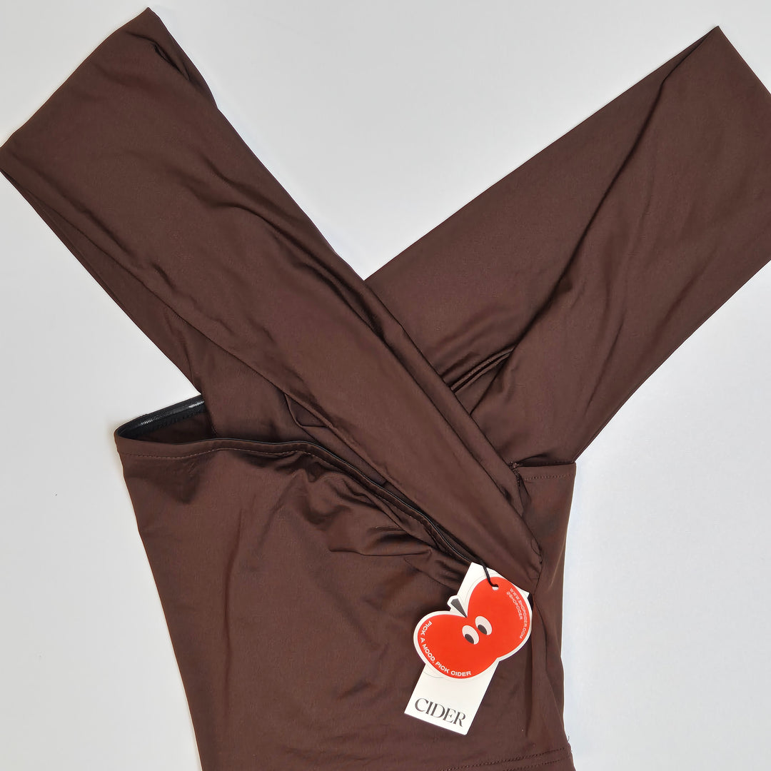 Elegant mörkbrun topp från Cider i polyester