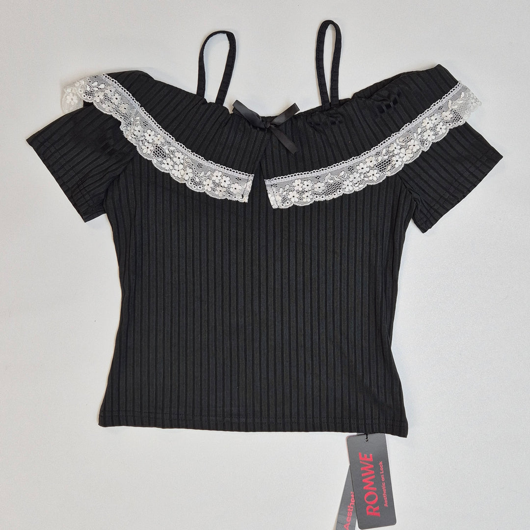 Elegant svart blus med spetsdetaljer från Romwe