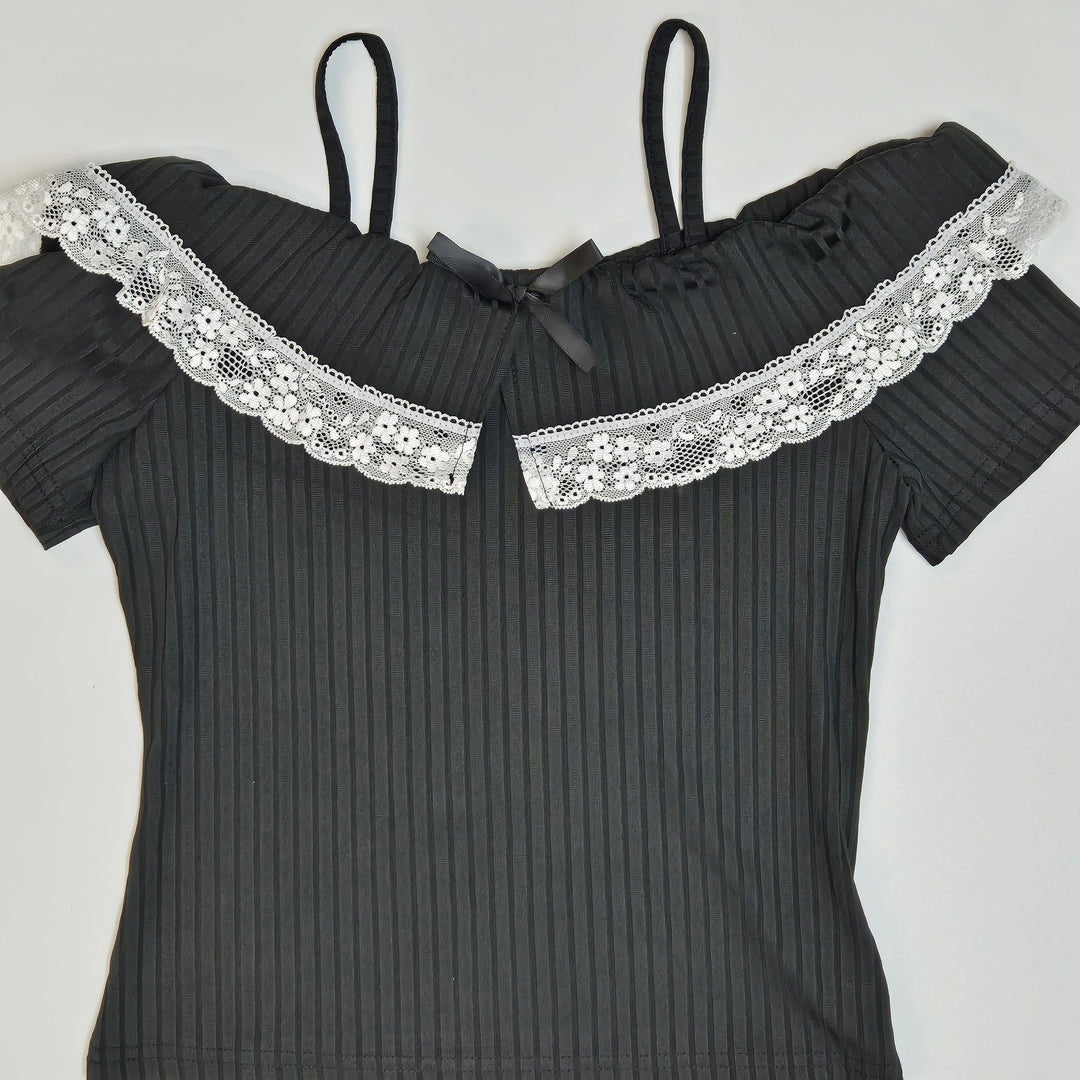 Elegant svart blus med spetsdetaljer från Romwe