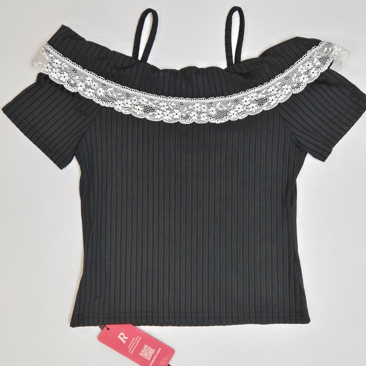 Elegant svart blus med spetsdetaljer från Romwe