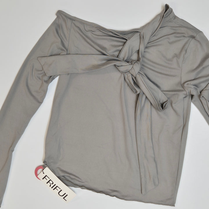 Elegant grå Friful topp med knytdesign