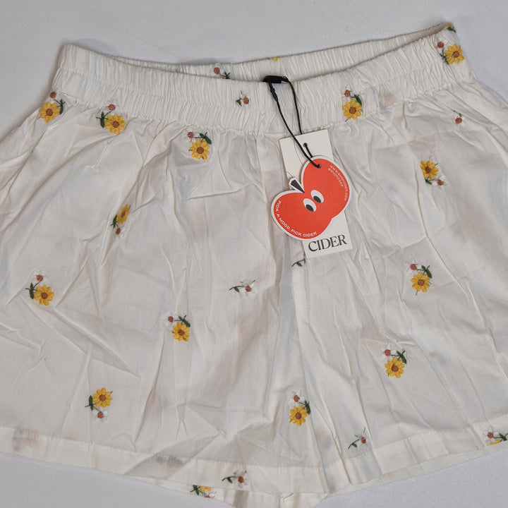 Cider blommiga shorts – Vita, storlek M (nya med lapp)