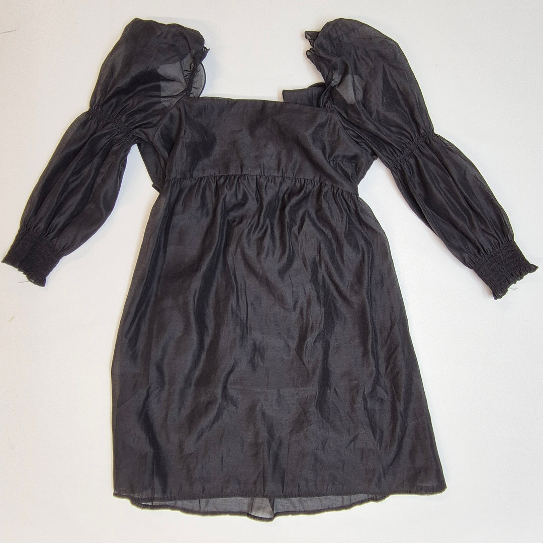 Elegant svart klänning med puffärmar från H&M/ Ny