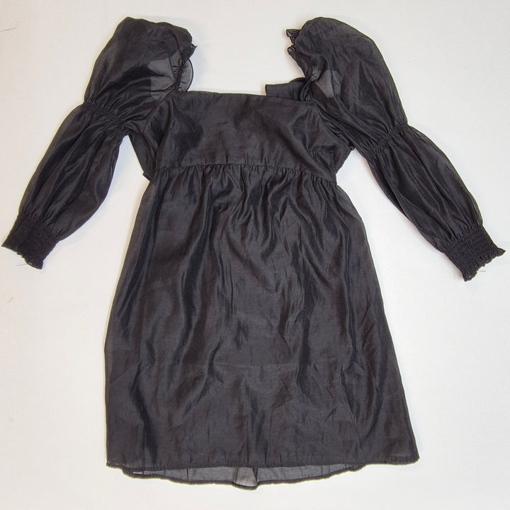 Elegant svart klänning med puffärmar från H&M/ Ny