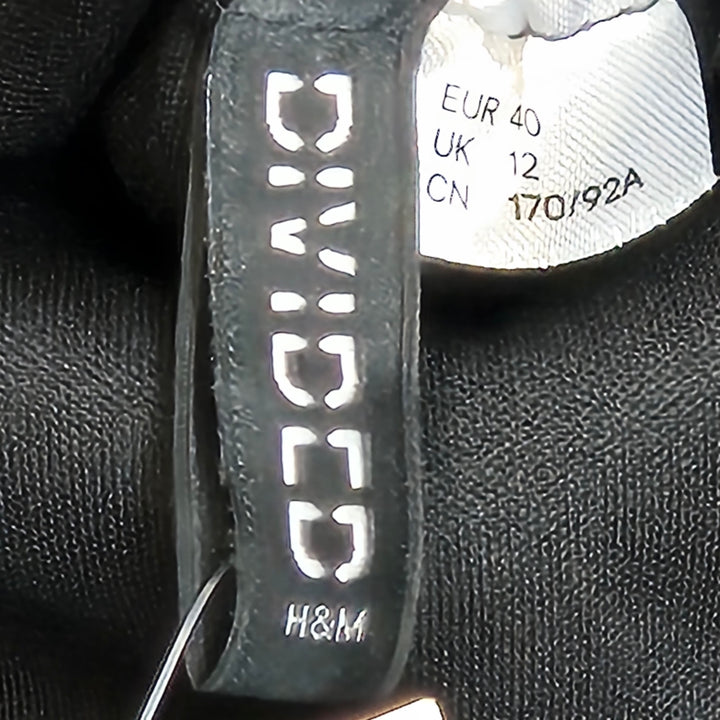 Elegant svart klänning med puffärmar från H&M/ Ny