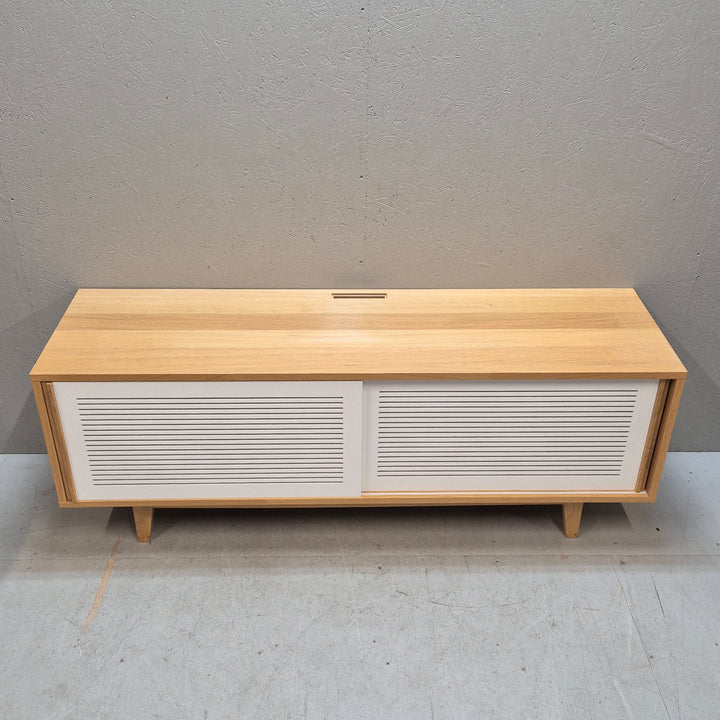 Retro TV-bänk i trä med skjutdörrar