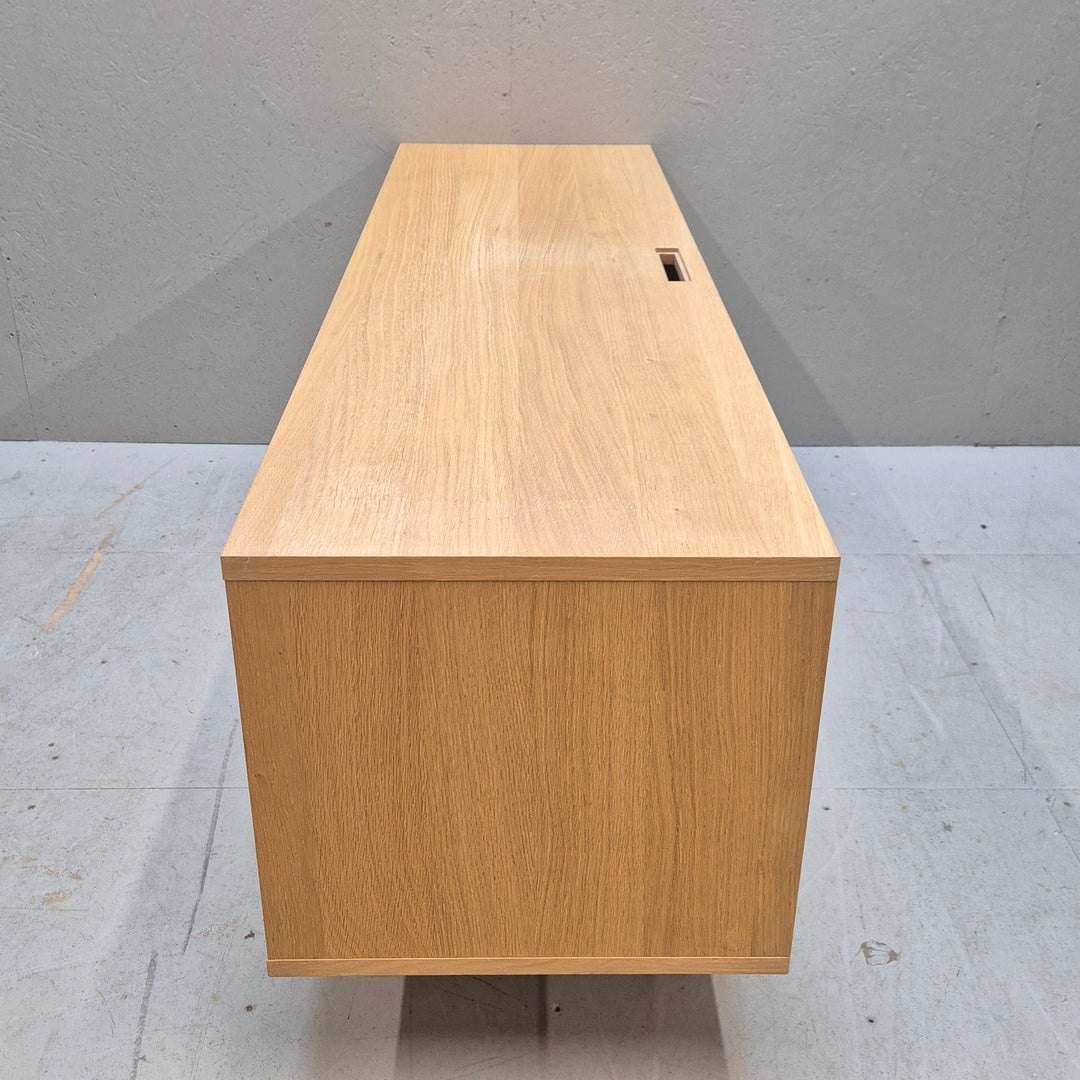 Retro TV-bänk i trä med skjutdörrar