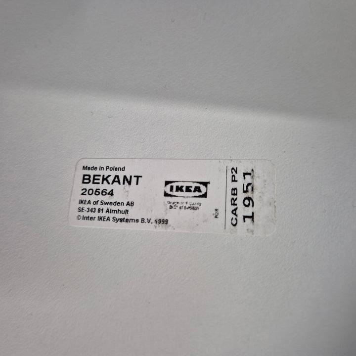 Vitt modernt matbord i elegant design