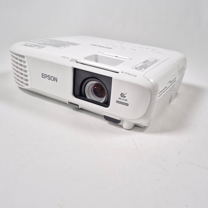 Epson projektor för filmkvällar och presentationer