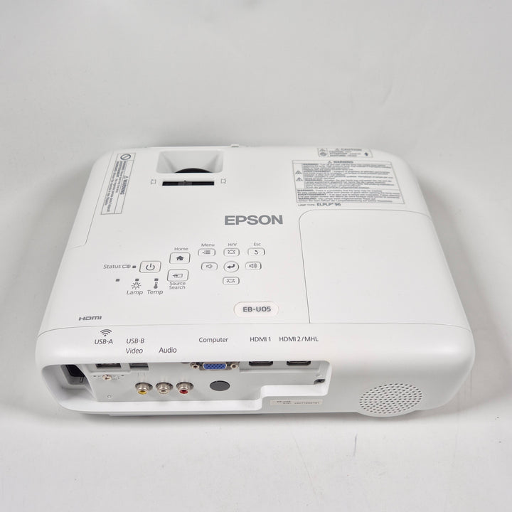 Epson projektor för filmkvällar och presentationer