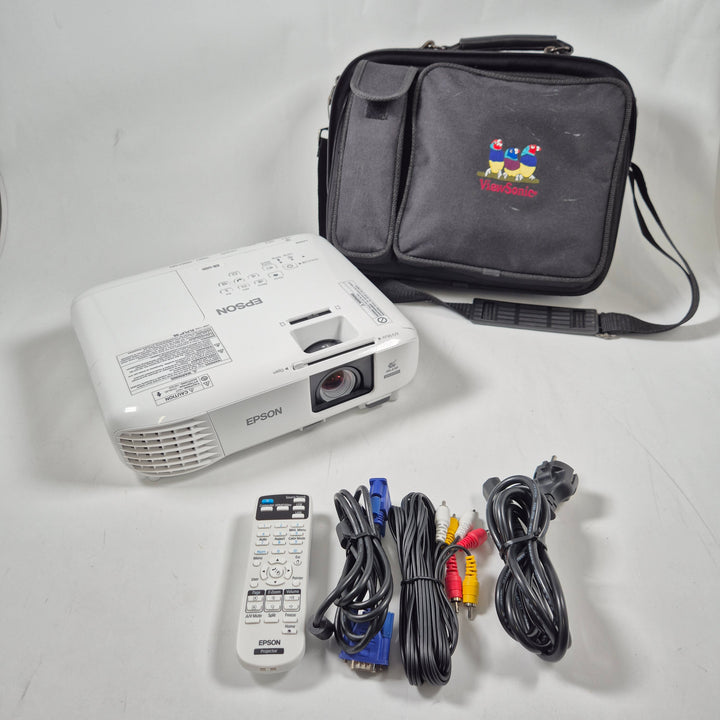 Epson projektor för filmkvällar och presentationer