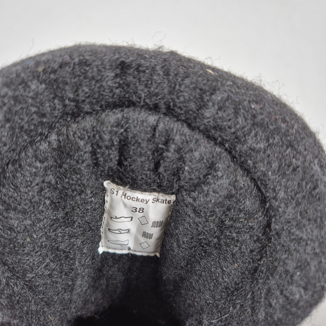 Hespeler hockeyskridskor stl 38 i fint skick