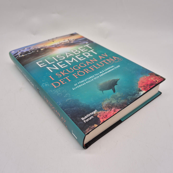 Bok I skuggan av det förflutna Elisabet Nemert