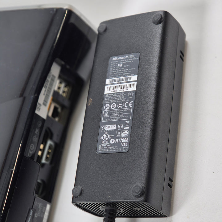 Microsoft Xbox 360 S svart spelkonsol begagnad