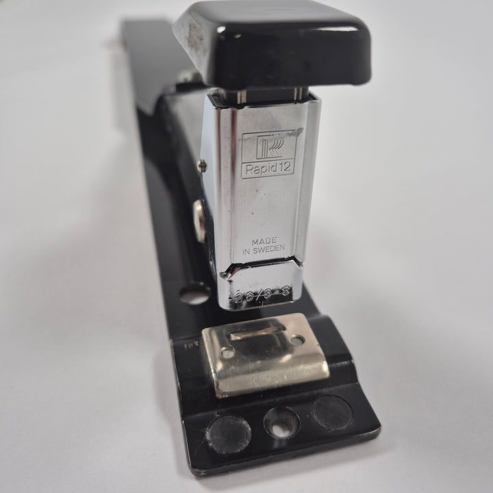 Rapid 12 svart retro långhäftare metall