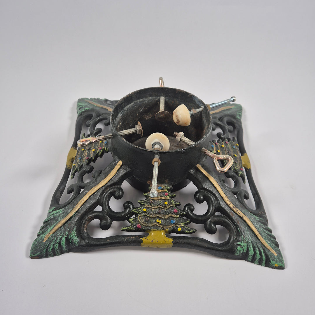 Retro julgransfot i målat gjutjärn