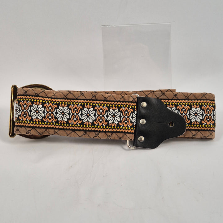 Ortolá retro gitarrband beige blommönster
