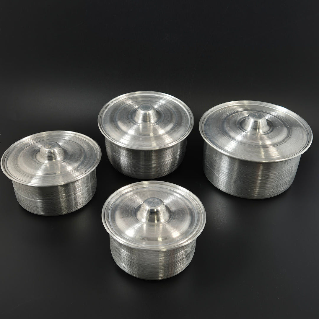 Set med retro aluminiumformar med lock – 5 dela