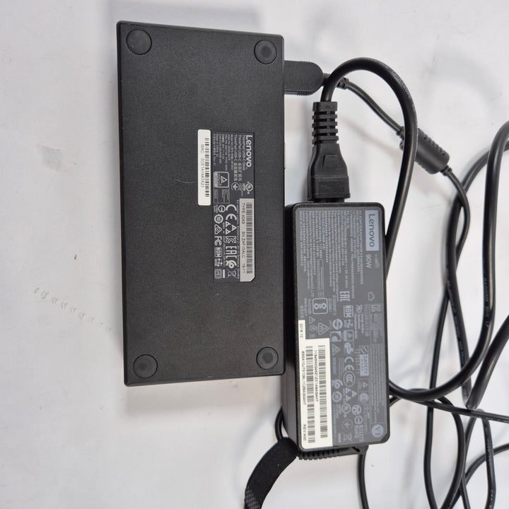 Lenovo ThinkPad dockningsstation med nätadapter svart