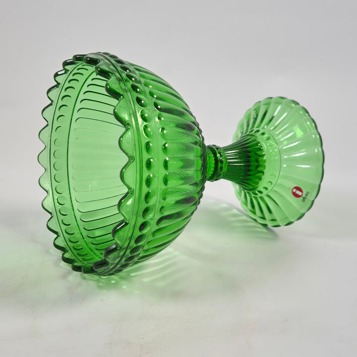 Elegant grön glasskål på fot Iittala