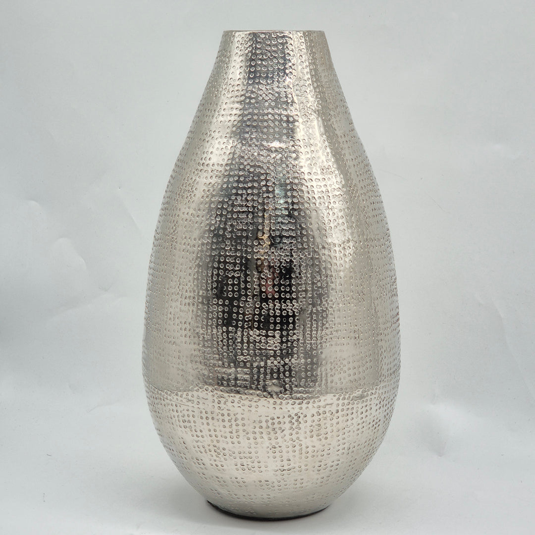 Elegant hamrad silverfärgad metallvas Gilbert Gilbert