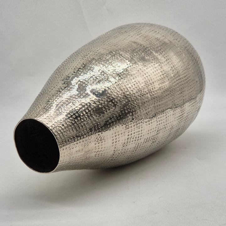 Elegant hamrad silverfärgad metallvas Gilbert Gilbert