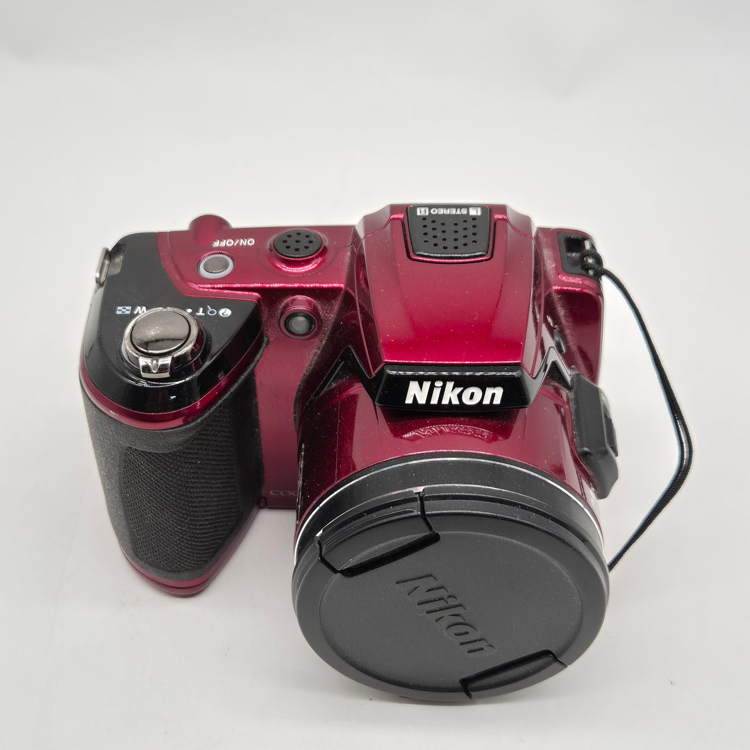 Röd Nikon kompaktkamera med superzoom begagnad