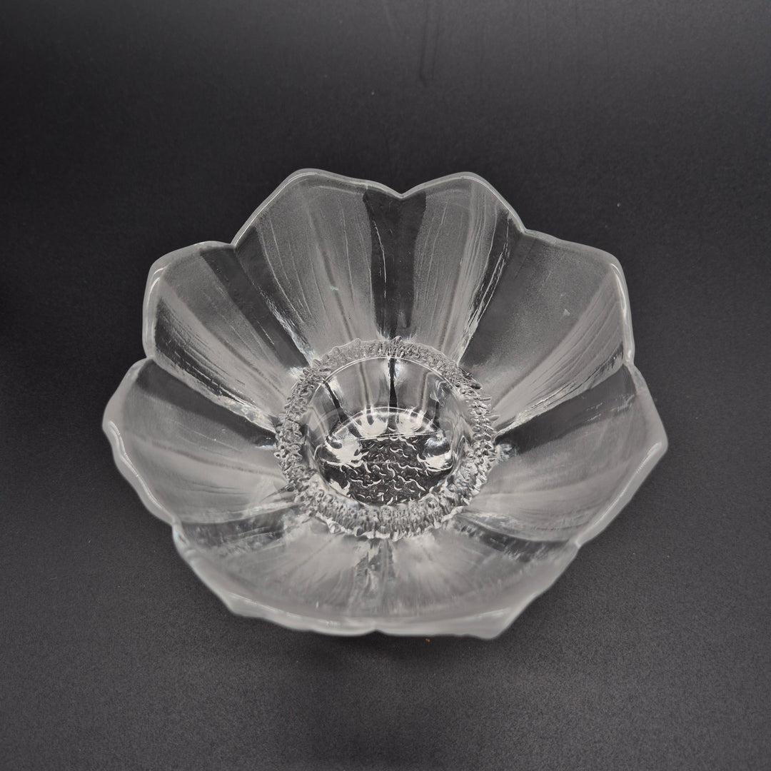Elegant blomformad glasskål med retrokänsla