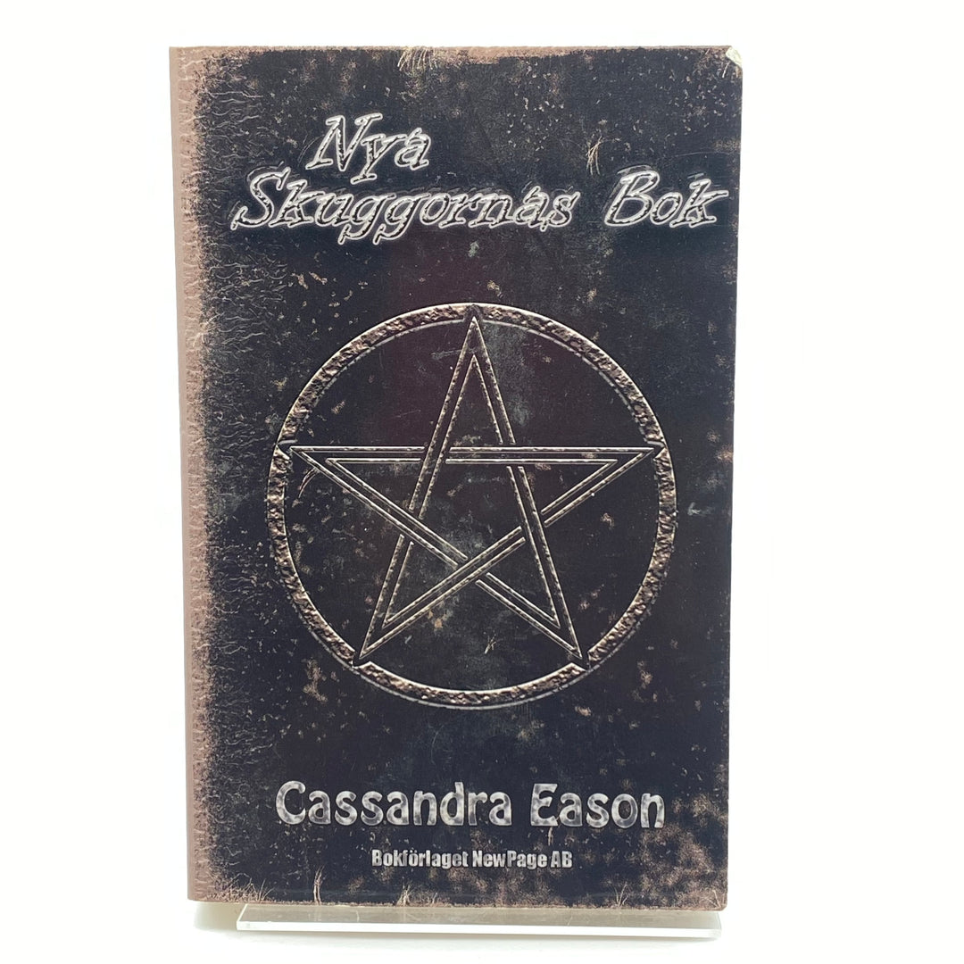 Nya Skuggornas Bok av Cassandra Eason