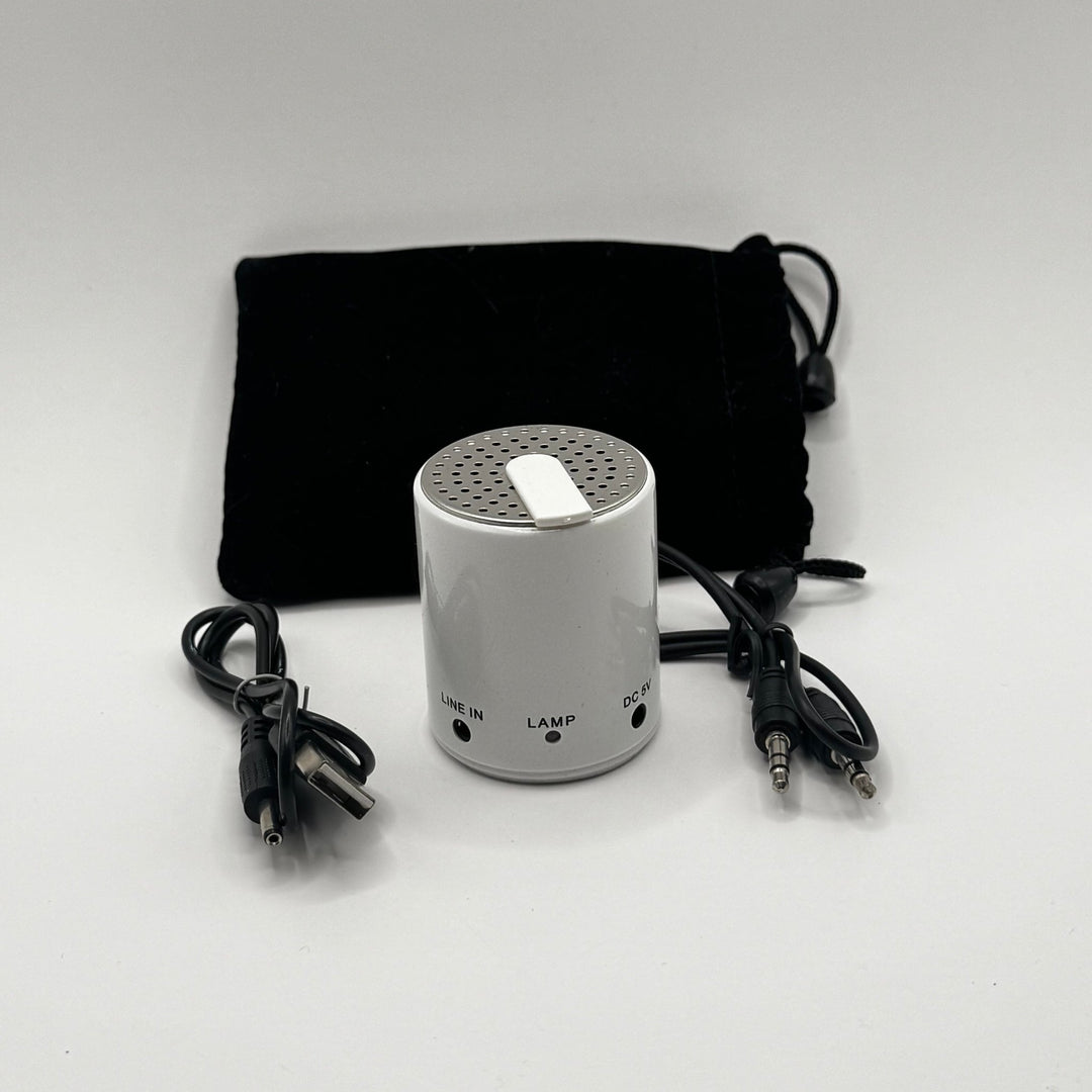 Vit modern bordslampa med ljudingång - Homy Secondhand Online
