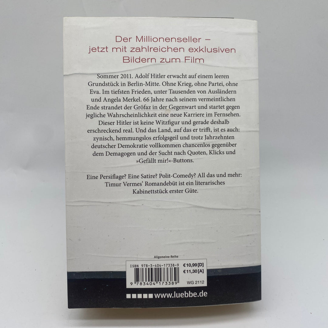 Satirisk roman "Er ist wieder da" begagnad bok