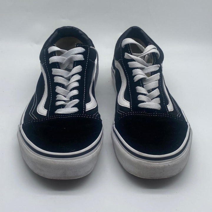 Klassiska svartvita sneakers i läder