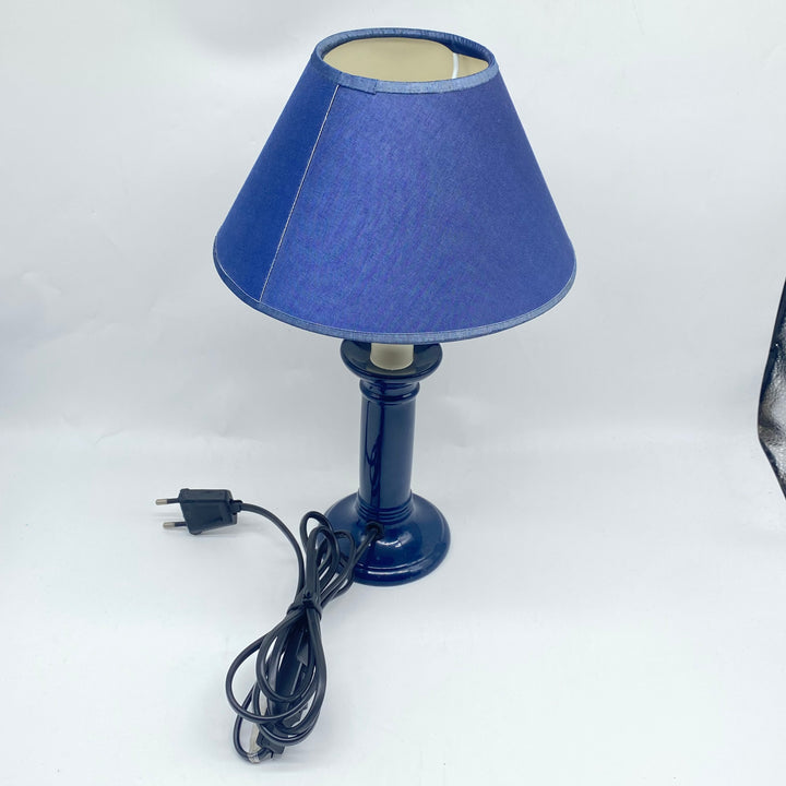 Blå IKEA bordlampa i retrostil