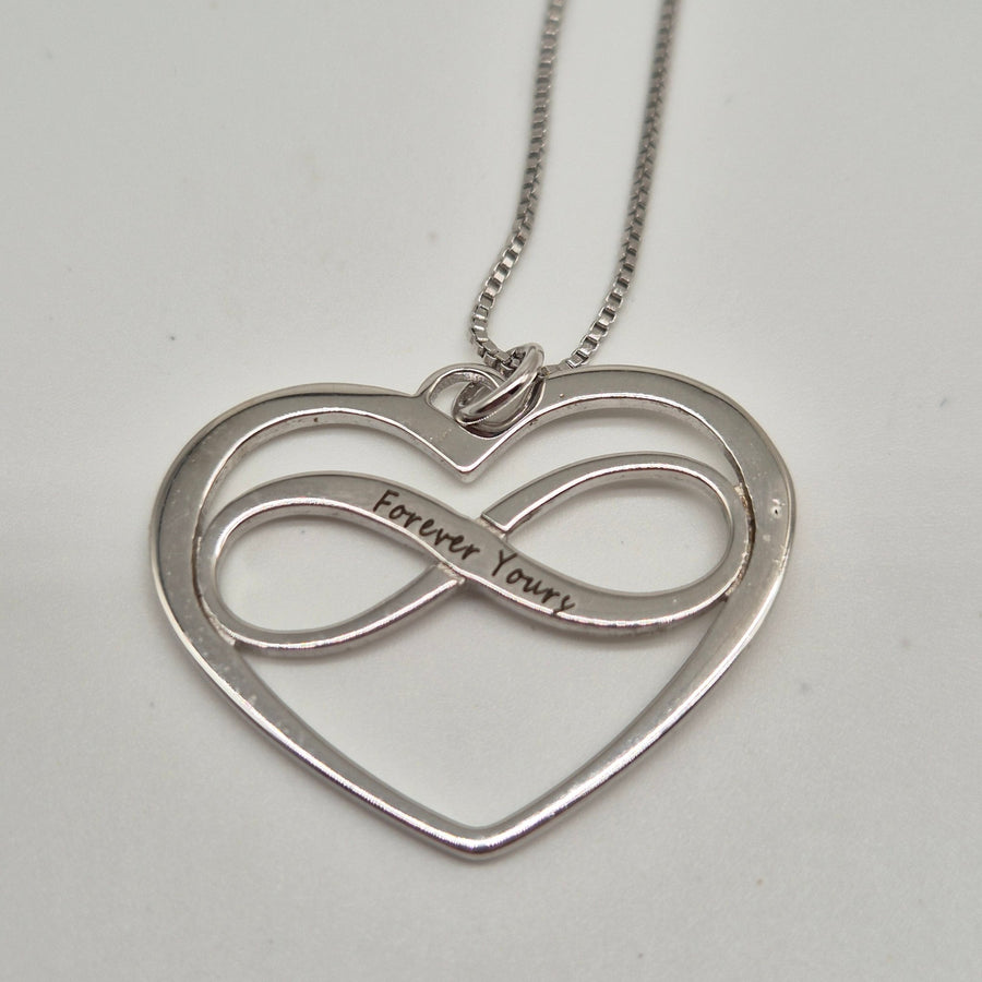 Elegant Hjärthalsband med Oändlighetssymbol i Silver - Homy Secondhand Online