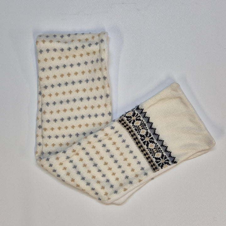 Varm halsduk med traditionella mönster - Homy Secondhand Online