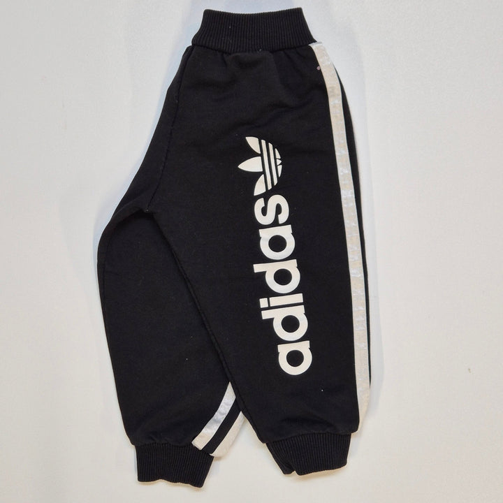 Svarta Adidas Joggingbyxor med Sidoränder - Homy Secondhand Online