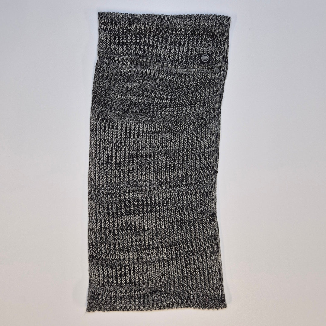Elegant Stickad Grå Poncho med Knapp - Homy Secondhand Online