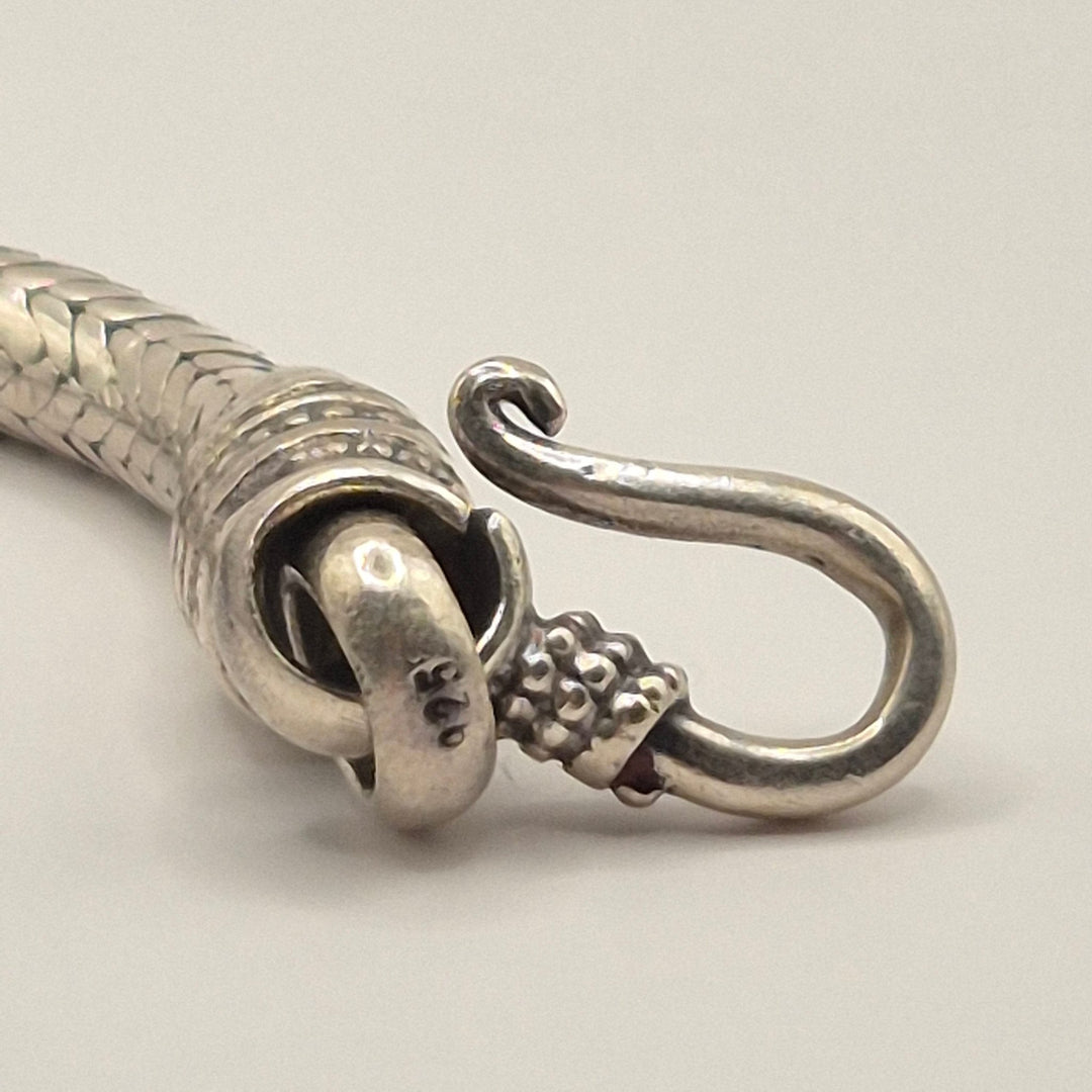Elegant Flätad Silverarmband med Karbinlås - Homy Secondhand Online