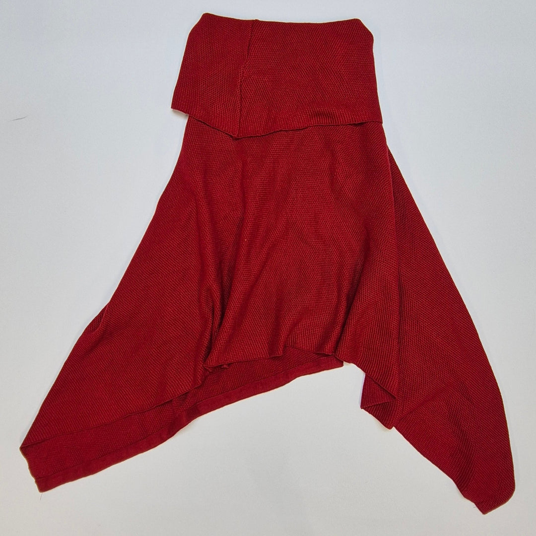 Asymmetrisk röd stickad poncho med knapp – Basic Gear - Homy Secondhand Online