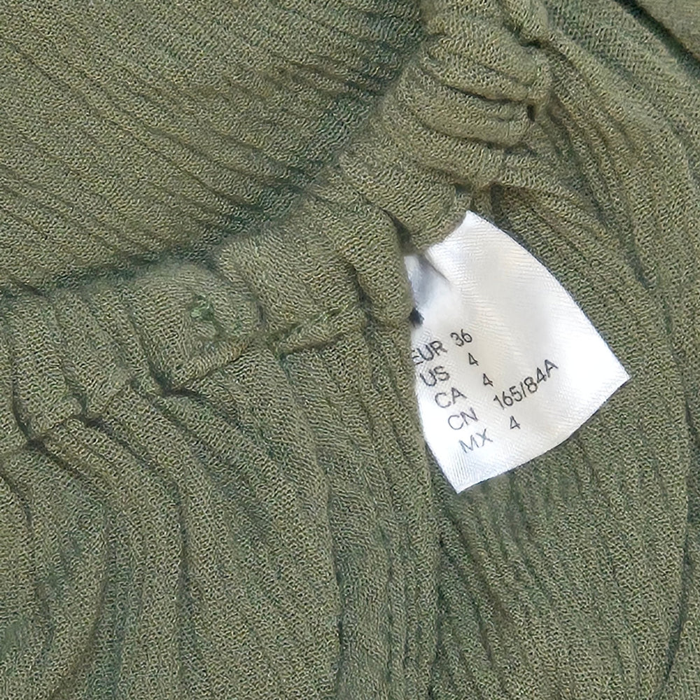 Olivgrön linneblus med spetsdetaljer - Homy Secondhand Online