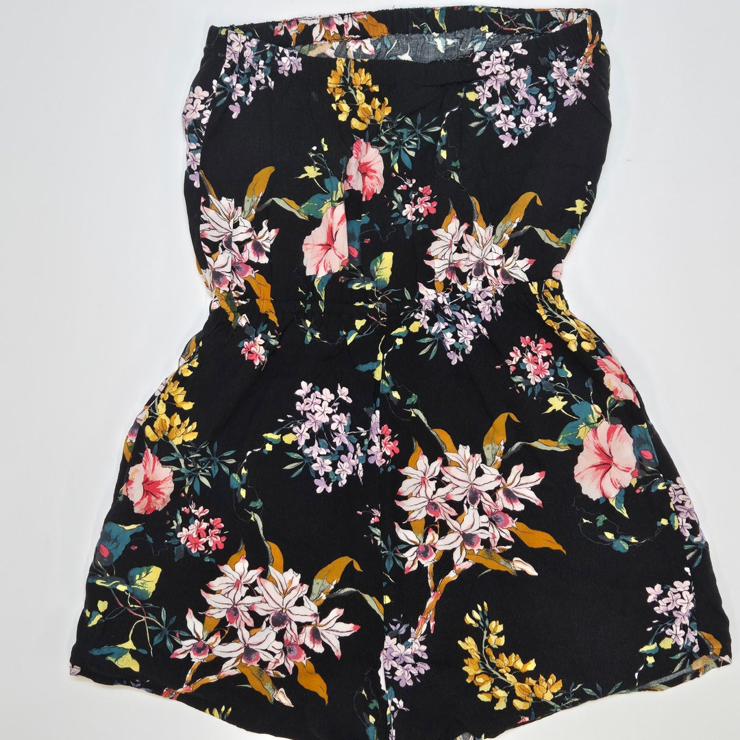 Svart blommig playsuit med midjeband - Homy Secondhand Online
