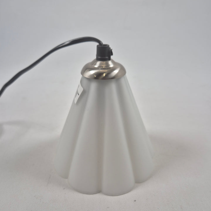 Retro bordslampa i blomformad plastdesign