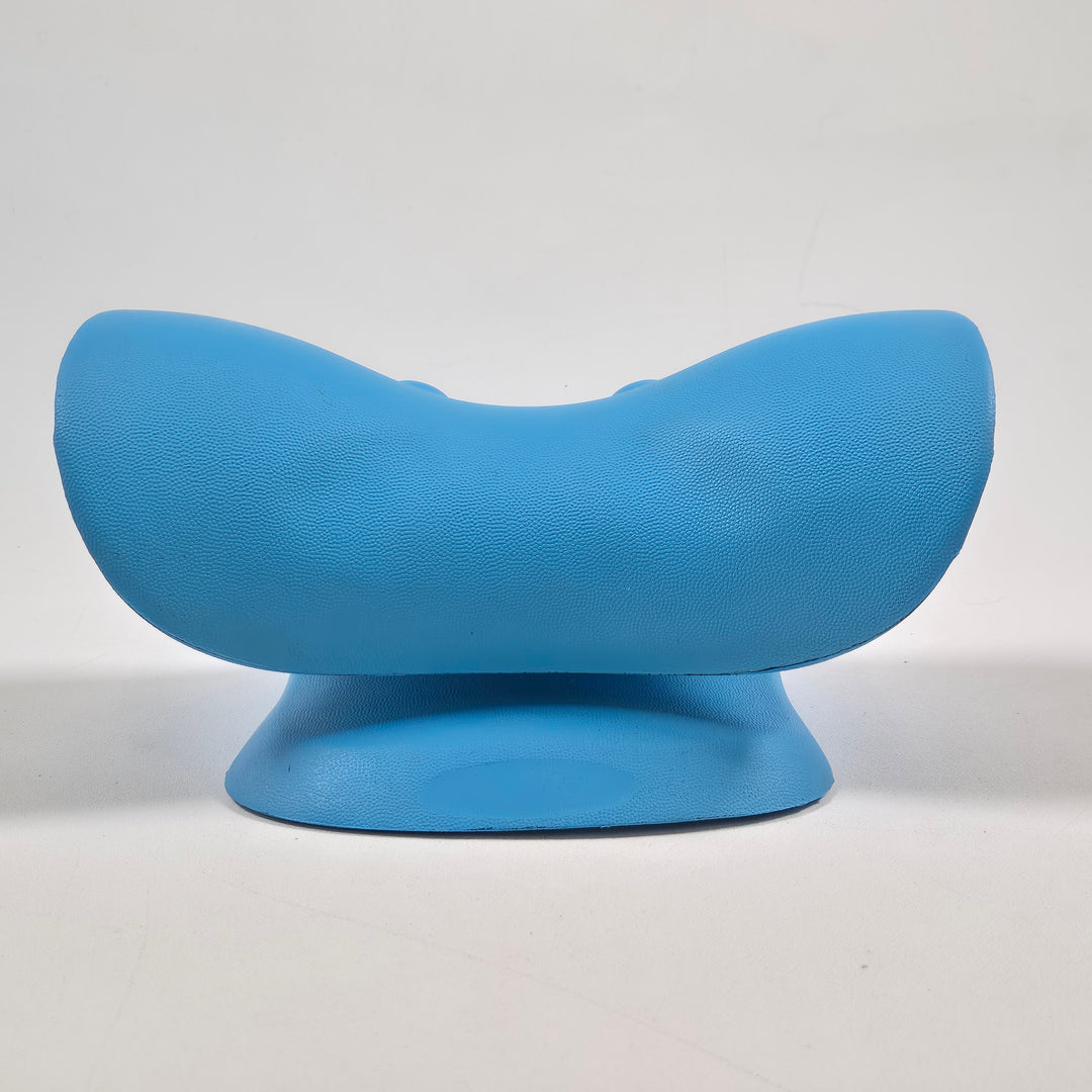Blå unik designerfåtölj i syntet