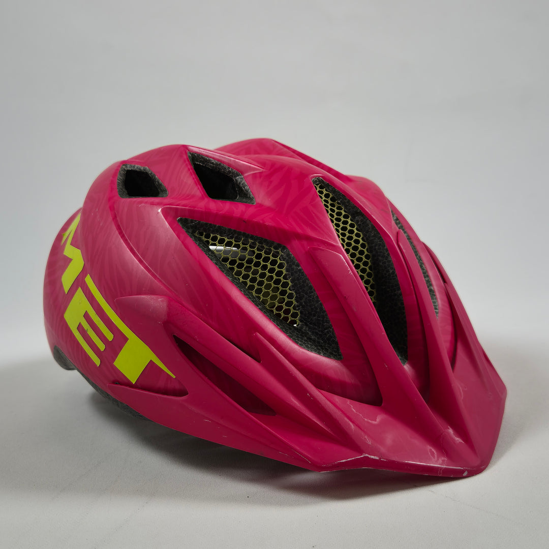 Rosa cykelhjälm MET Crackerjack, stilfull och säker