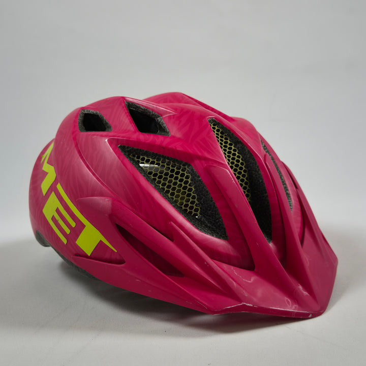 Rosa cykelhjälm MET Crackerjack, stilfull och säker