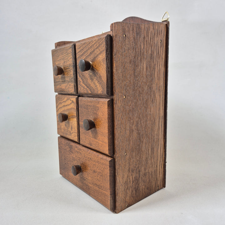 Rustik träförvaringslåda med fem lådor