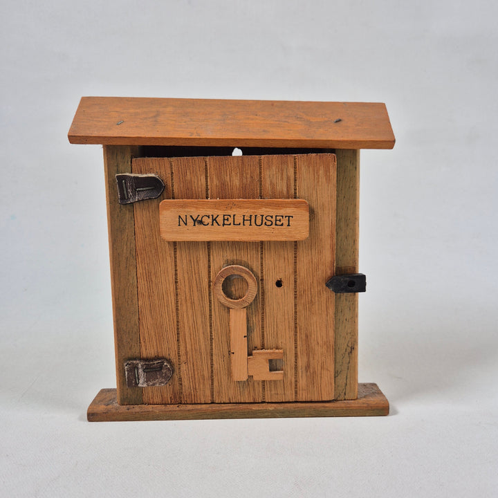 Unikt vintagenyckelskåp i trä retroutseende